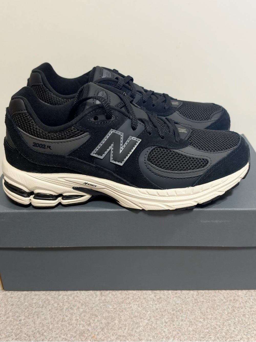New Balance 2002R Black (GS) Size 5.5Y NEW GC2002BK
